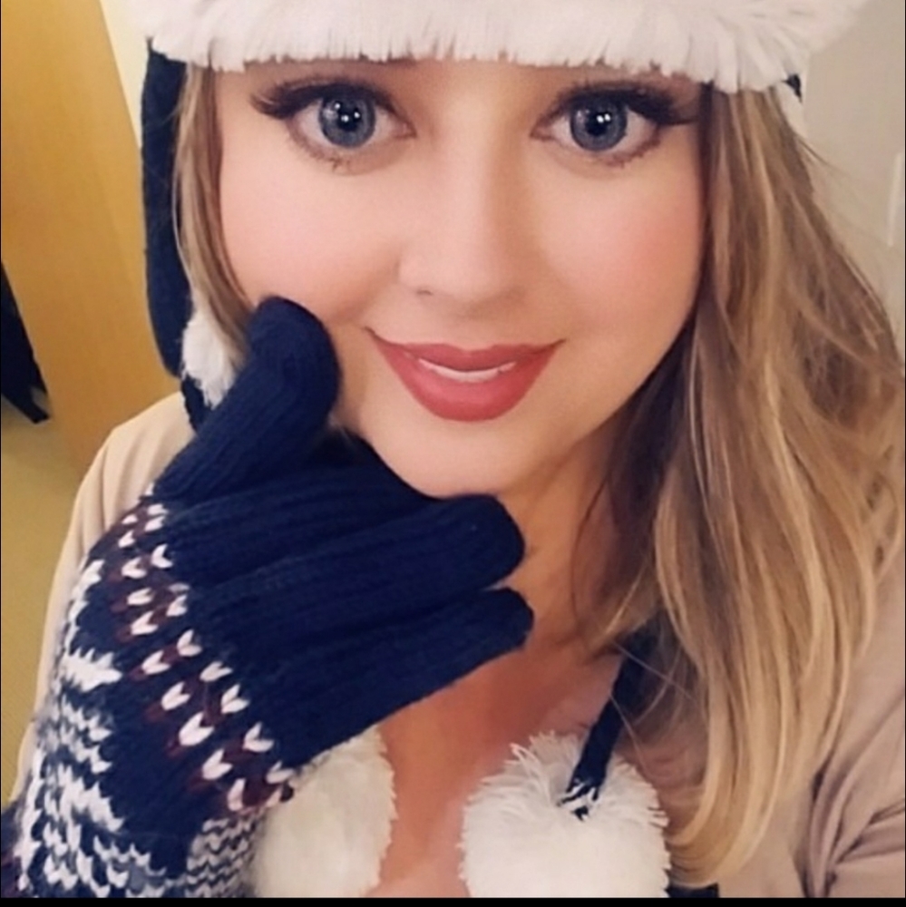 Super cute hat and glove set NWOT